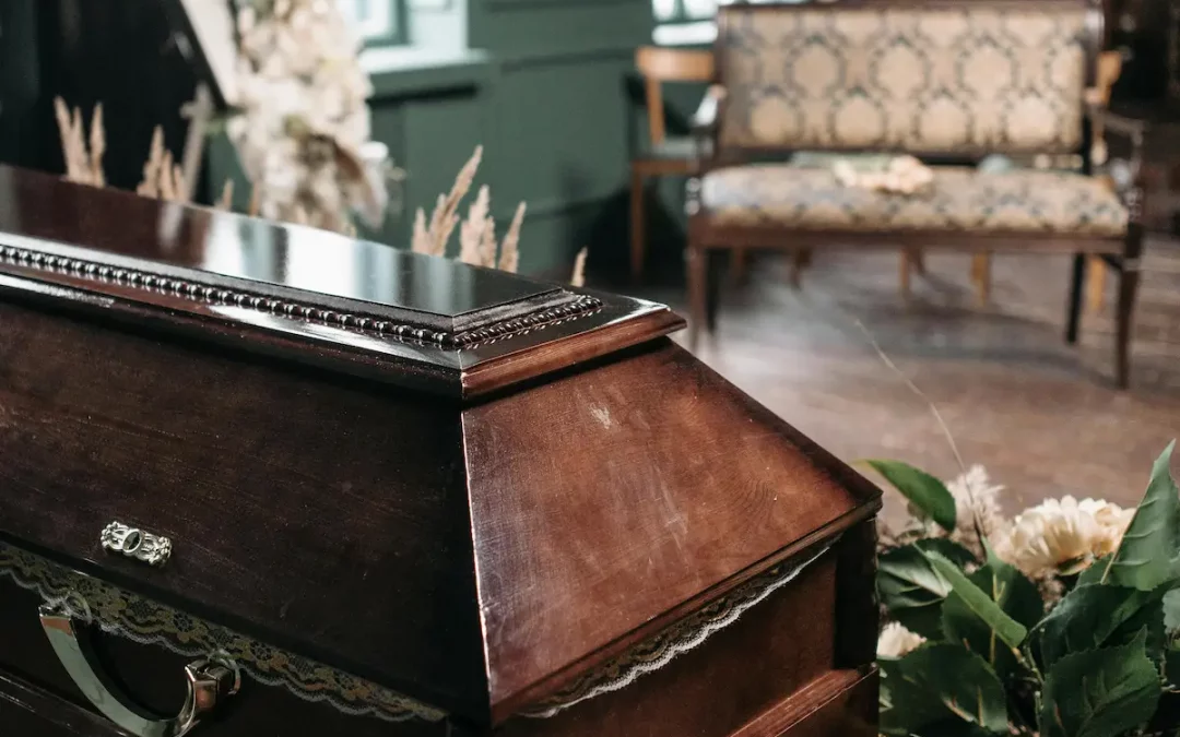 ¿Qué tener en cuenta al elegir lápidas y decoraciones funerarias?